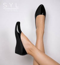 Load image into Gallery viewer, Reine shoes by SYL