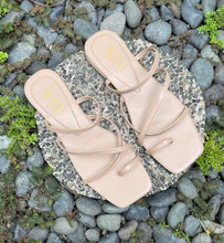 Load image into Gallery viewer, Lorna flats by SYL