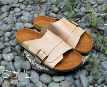 Load image into Gallery viewer, Sammy Men's footwear in cork by SYL