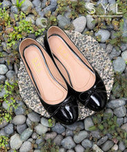 Load image into Gallery viewer, Enelof shoes by SYL