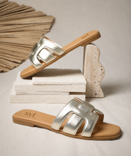 Load image into Gallery viewer, Vera flats by SYL
