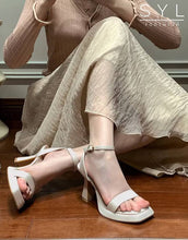 Load image into Gallery viewer, Reisha heels by SYL
