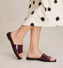 Load image into Gallery viewer, Camella flats by SYL

