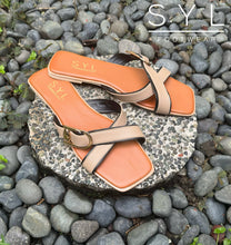 Load image into Gallery viewer, Daniella flats by SYL
