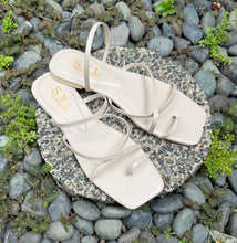 Load image into Gallery viewer, Lorna flats by SYL
