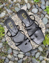 Load image into Gallery viewer, Lorna flats by SYL
