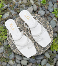 Load image into Gallery viewer, Lorna flats by SYL
