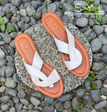 Load image into Gallery viewer, Naomi flats by SYL
