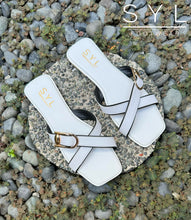 Load image into Gallery viewer, Daniella flats by SYL
