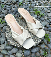 Load image into Gallery viewer, Emily 2.5 inches heels by SYL
