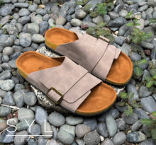 Load image into Gallery viewer, Sammy Men's footwear in cork by SYL
