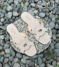 Load image into Gallery viewer, Arista flats by SYL
