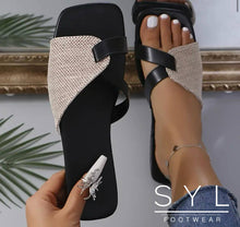 Load image into Gallery viewer, Myra flats by SYL
