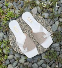 Load image into Gallery viewer, Myra flats by SYL

