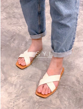 Load image into Gallery viewer, Amirra flats by SYL
