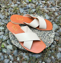 Load image into Gallery viewer, Amirra flats by SYL
