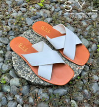 Load image into Gallery viewer, Amirra flats by SYL
