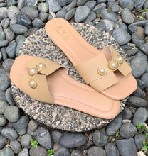 Load image into Gallery viewer, PEARL flats by SYL
