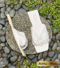 Load image into Gallery viewer, RIBBA flats by SYL
