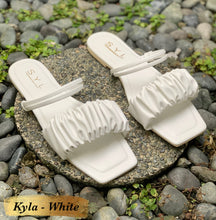 Load image into Gallery viewer, KYLA flats by SYL
